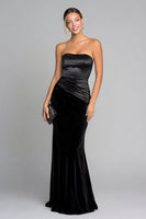 Load image into Gallery viewer, Black Velvet Strapless Mermaid Long Formal Dress