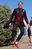 Load image into Gallery viewer, Glitter Burgundy Sequins Peak Lapel Men&#39;s Prom Homecoming Jacket