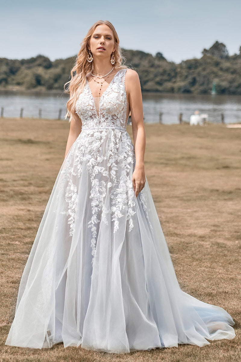 Load image into Gallery viewer, A Line Tulle Ivory Wedding Dress with Appliques
